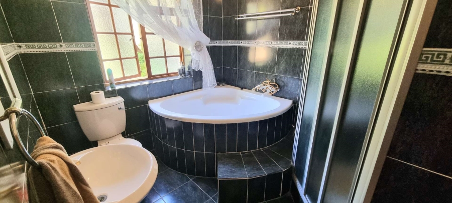 5 Bedroom Property for Sale in Waverley Free State